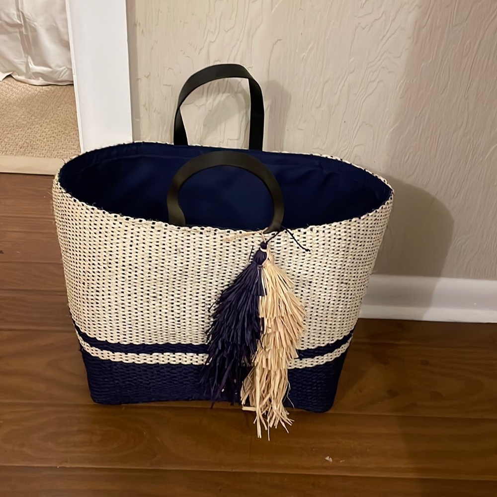 Straw oversized bag navy and cream